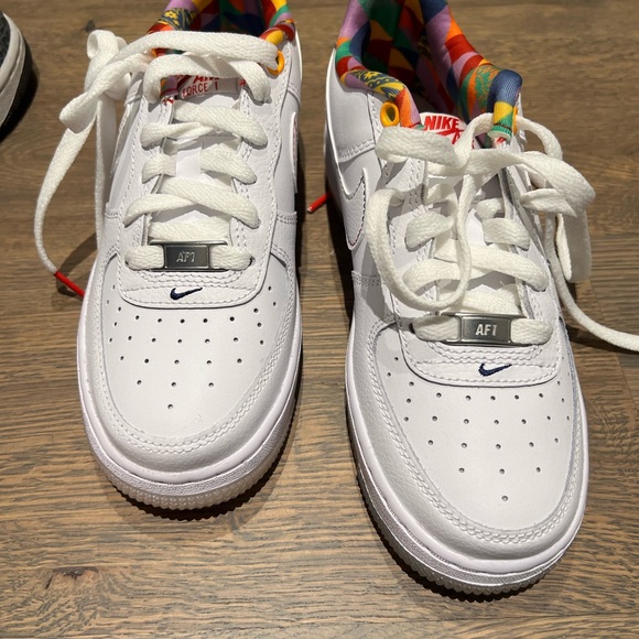 Barely worn size 4 Air Force Ones - Picture 2 of 4